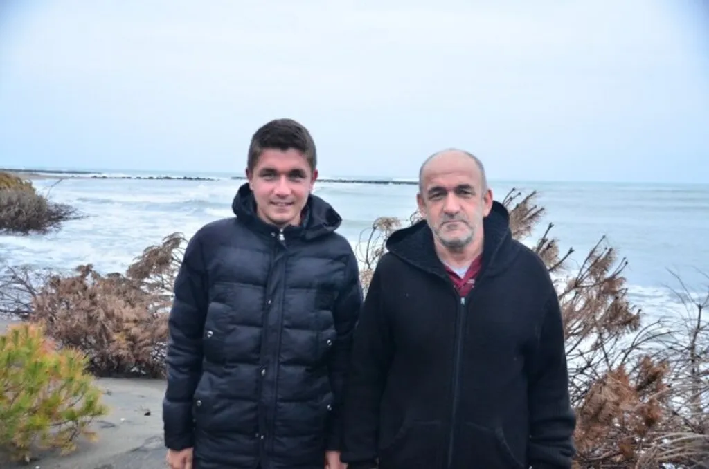 Hırçın Karadeniz 150 metre kumsalı yuttu, evler tehdit altında - Resim 3