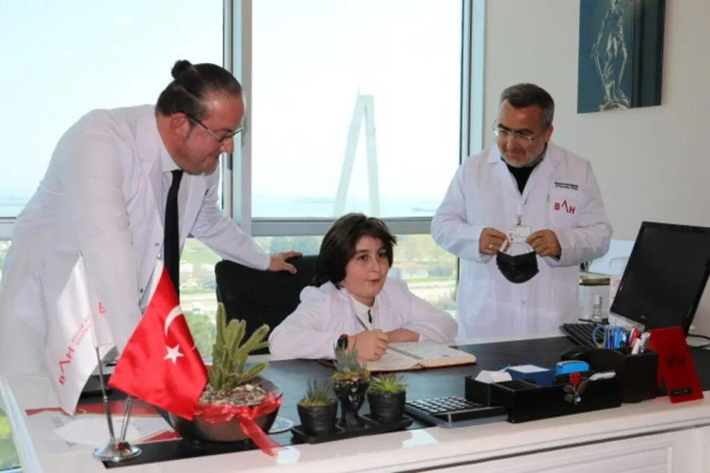 Minikler doktor oldu, sağlıkçılarla şarkılar söyledi - Resim 6