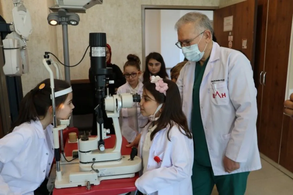 Minikler doktor oldu, sağlıkçılarla şarkılar söyledi - Resim 7