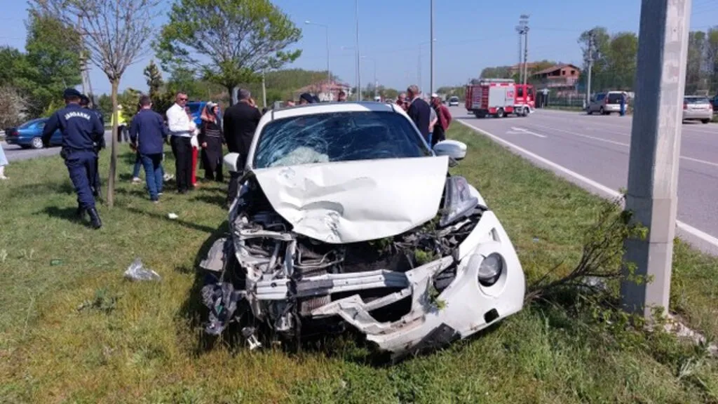 Samsun'da Öğretmenler okul dönüşü kaza yaptı: 5'i öğretmen 6 yaralı - Resim 1
