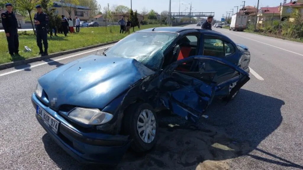 Samsun'da Öğretmenler okul dönüşü kaza yaptı: 5'i öğretmen 6 yaralı - Resim 6