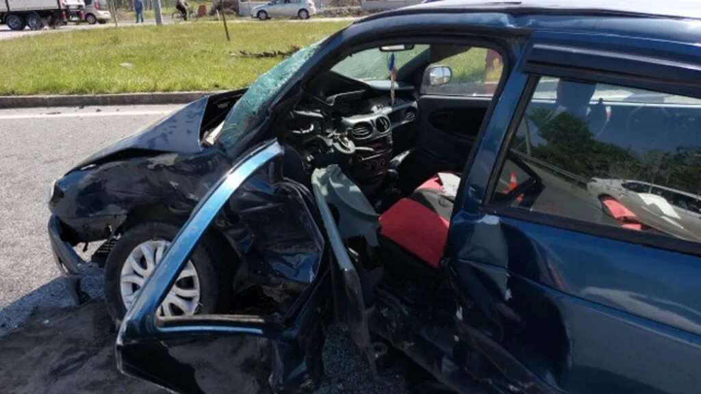 Samsun'da Öğretmenler okul dönüşü kaza yaptı: 5'i öğretmen 6 yaralı - Resim 7