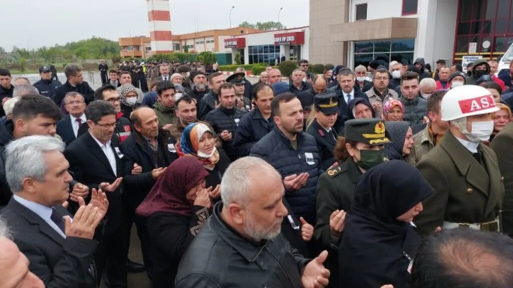 Samsun şehidini gözyaşları içinde karşıladı - Resim 11