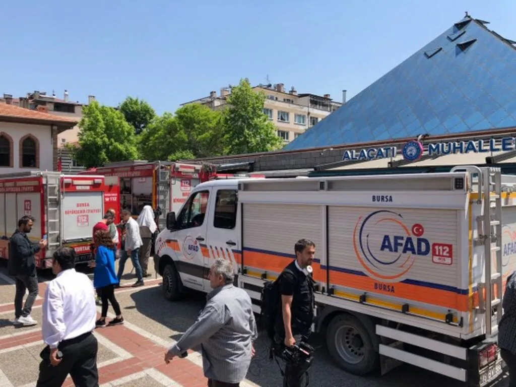 AVM'de göçük... Bir mağazanın tavanı çöktü, büyük panik yaşandı - Resim 14
