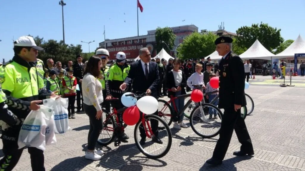Samsun’da geniş katılımlı Trafik Haftası etkinliği - Resim 8