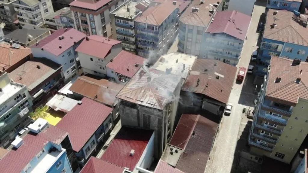 Samsun'da Yangında can pazarı: Uyuyakalan çocuk son anda kurtarıldı - Resim 3