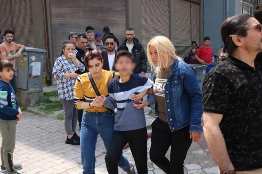 Samsun'da Yangında can pazarı: Uyuyakalan çocuk son anda kurtarıldı - Resim 4