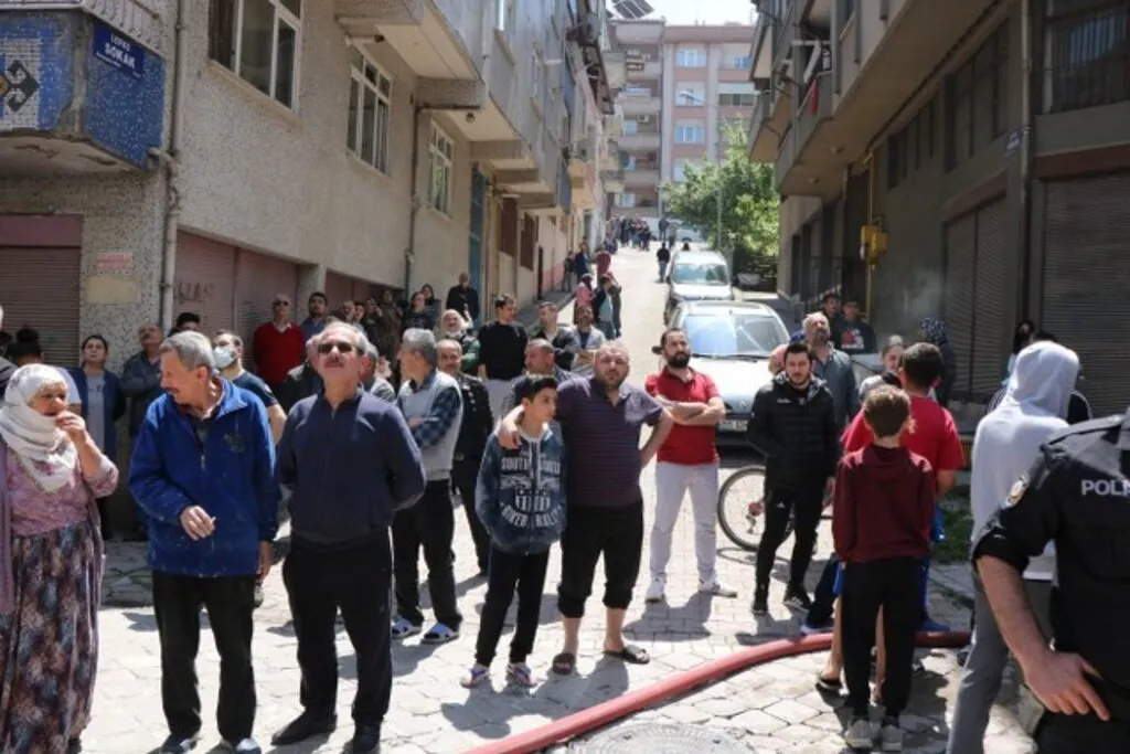Samsun'da Yangında can pazarı: Uyuyakalan çocuk son anda kurtarıldı - Resim 6