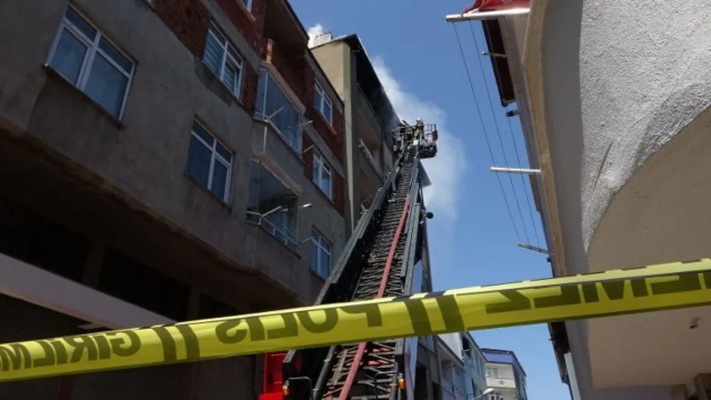 Samsun'da Yangında can pazarı: Uyuyakalan çocuk son anda kurtarıldı - Resim 9