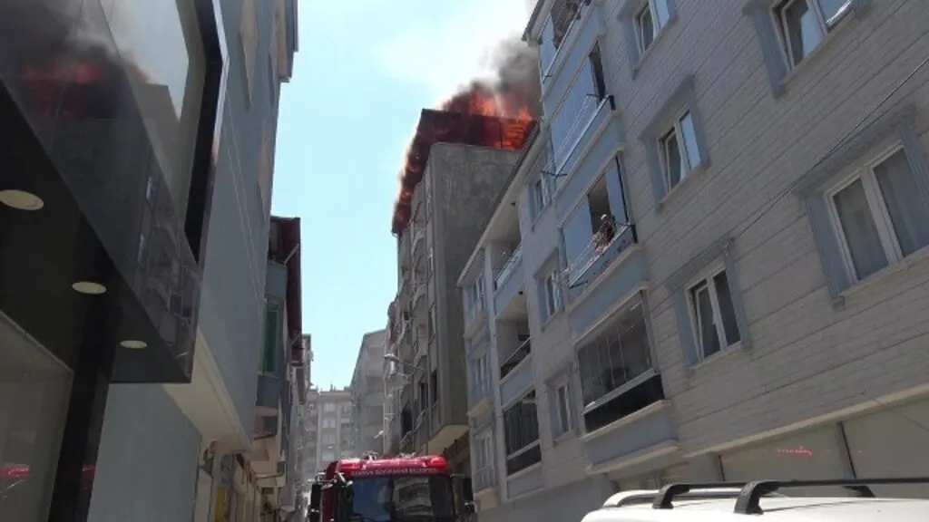 Samsun'da Yangında can pazarı: Uyuyakalan çocuk son anda kurtarıldı - Resim 13
