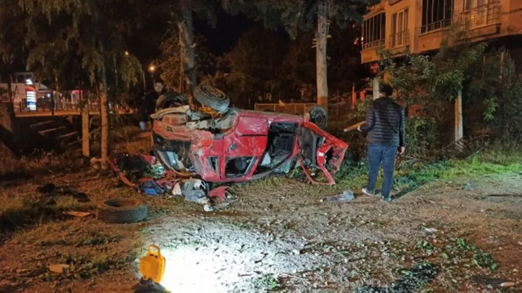 Samsun'da Feci Kaza! 2 Ölü 1 Yaralı - Resim 2