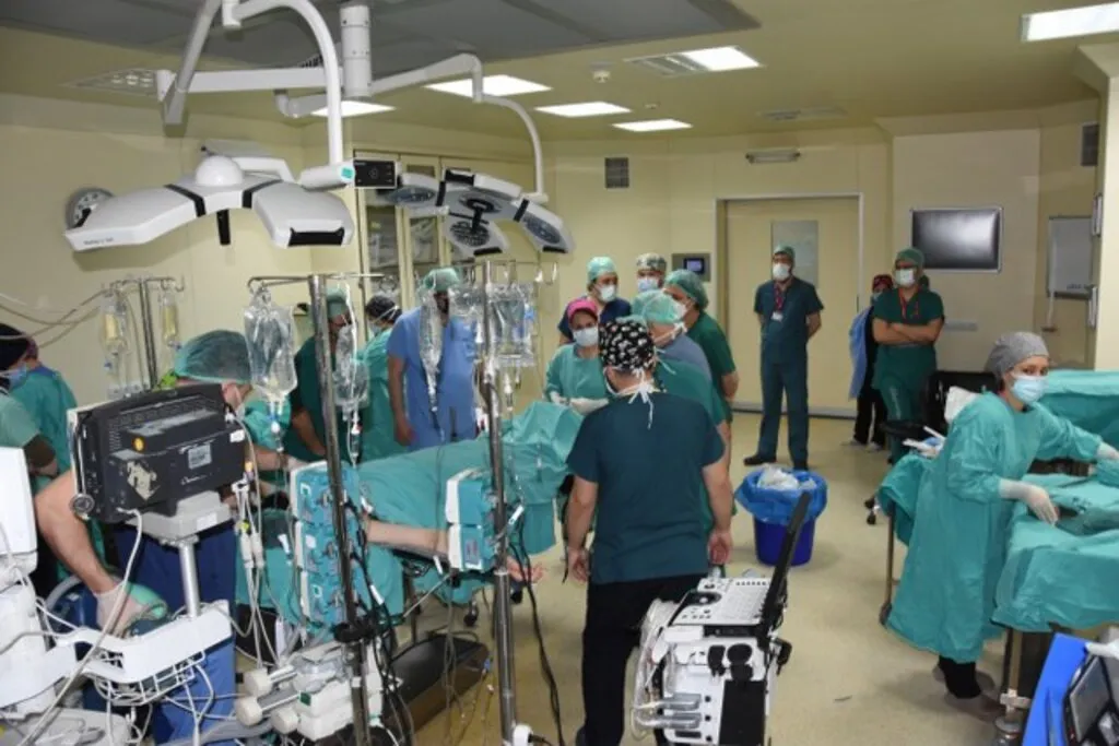 Karadeniz’de ilk defa canlıdan canlıya karaciğer nakli yapıldı - Resim 3