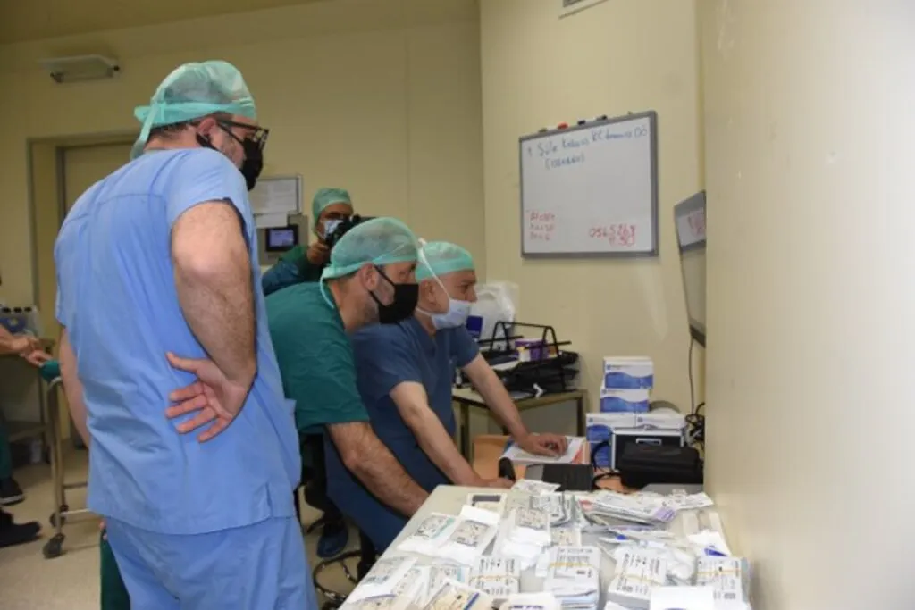 Karadeniz’de ilk defa canlıdan canlıya karaciğer nakli yapıldı - Resim 5