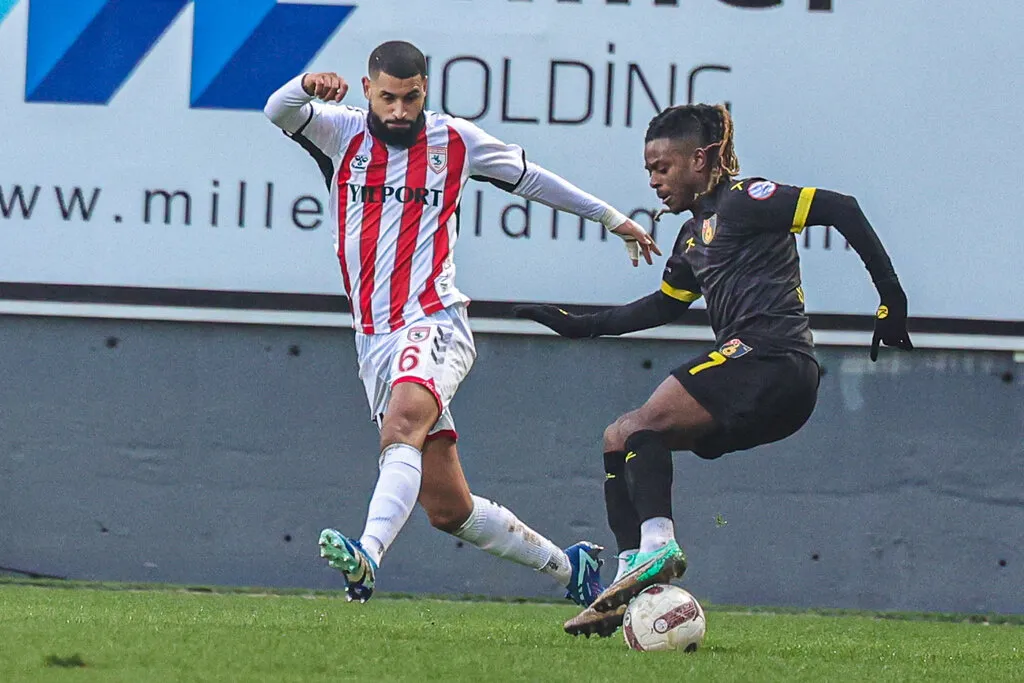 Trendyol Süper Lig - İstanbulspor - Samsunspor maçından kareler - Resim 1