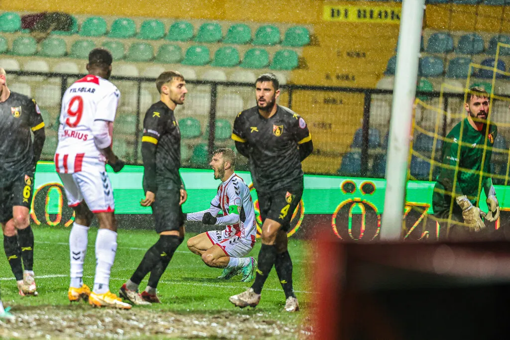 Trendyol Süper Lig - İstanbulspor - Samsunspor maçından kareler - Resim 7