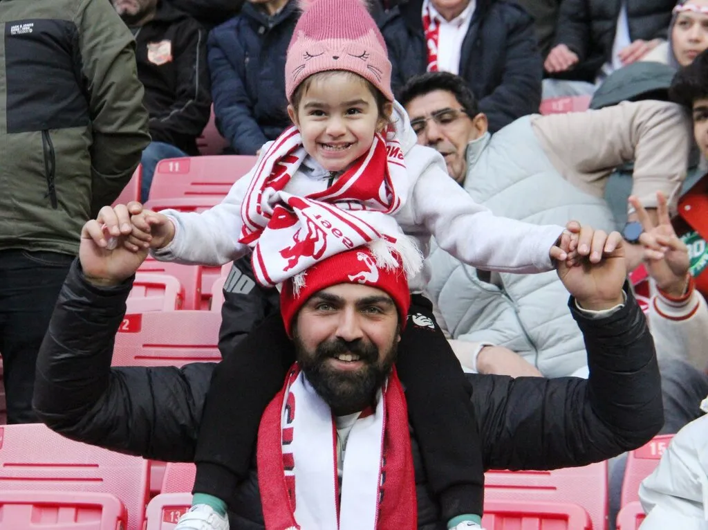 Samsunspor Teknik Direktörü Markus Gisdol: 'Bu taraftar en iyisini hak ediyor' - Resim 7