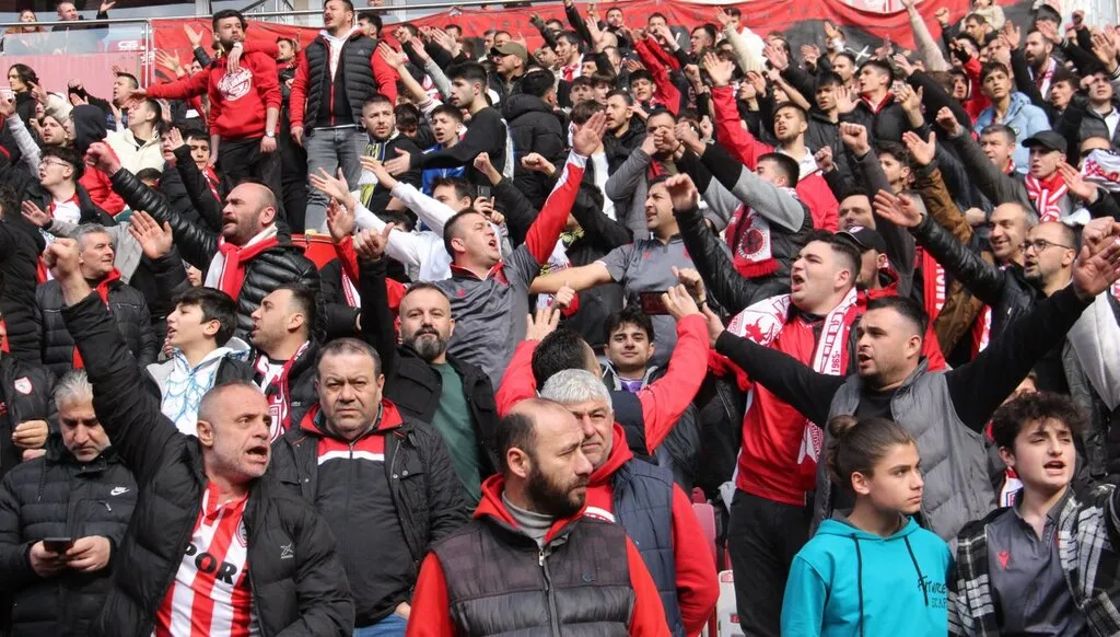 Samsunspor Teknik Direktörü Markus Gisdol: 'Bu taraftar en iyisini hak ediyor' - Resim 9