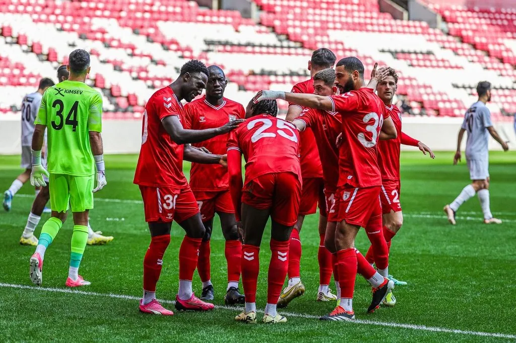 Samsunspor'dan 6 gollü galibiyet - Resim 5