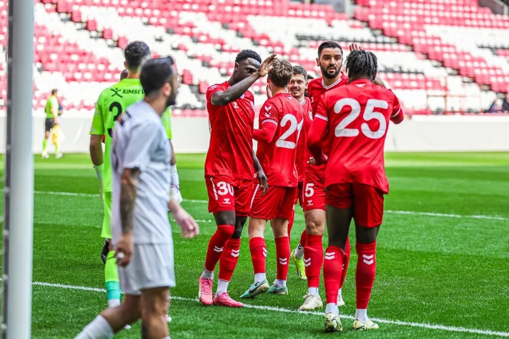 Samsunspor'dan 6 gollü galibiyet - Resim 17