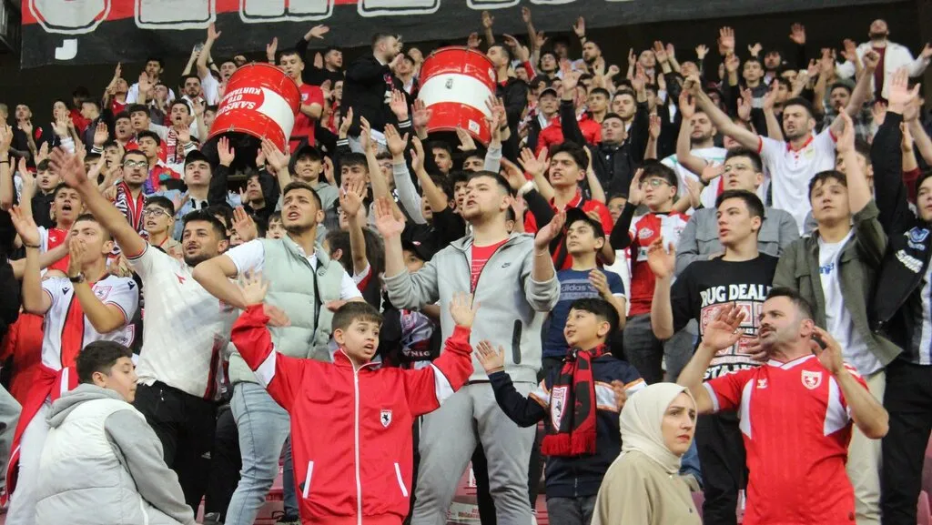 Samsunspor Taraftarının Coşkusu Hakem Skandalıyla Gölgede Kaldı! - Resim 3