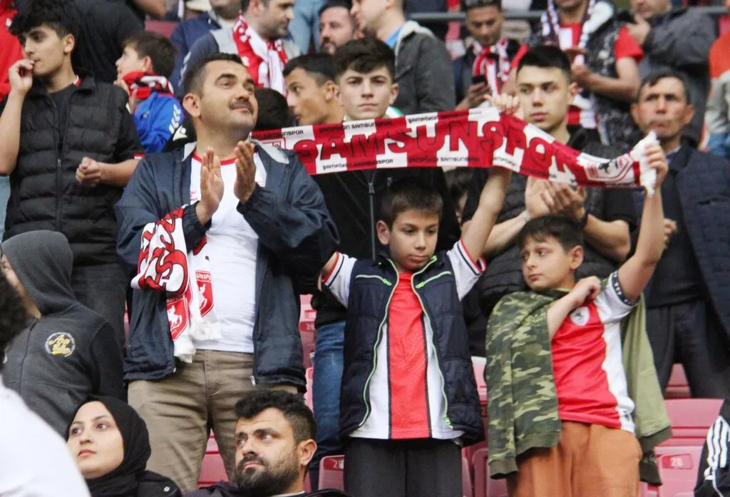 Samsunspor Taraftarının Coşkusu Hakem Skandalıyla Gölgede Kaldı! - Resim 4