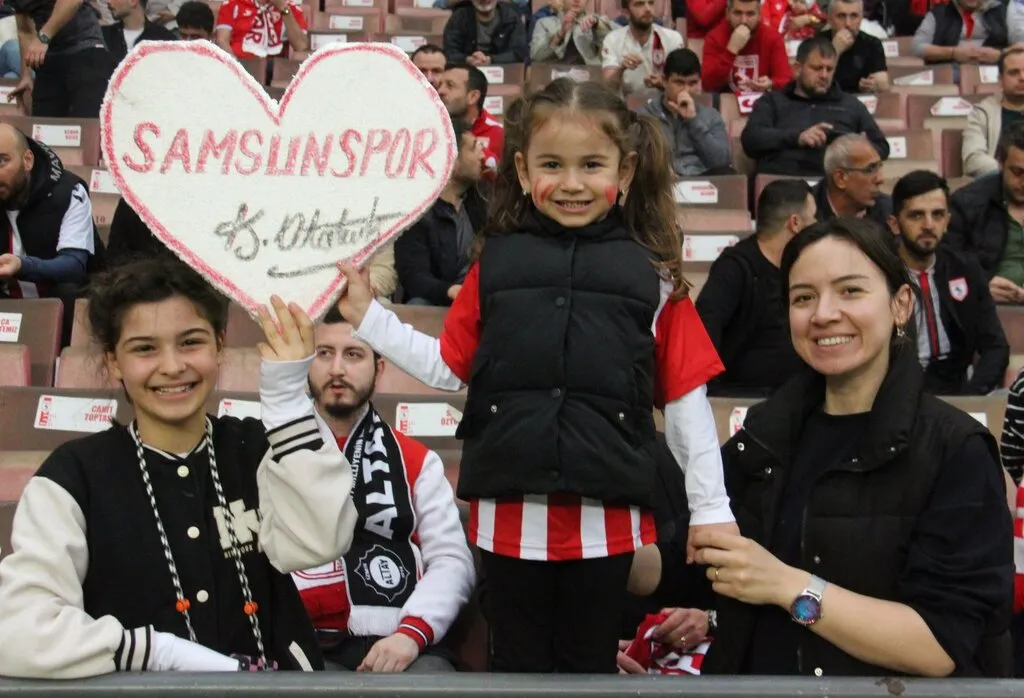 Samsunspor Taraftarının Coşkusu Hakem Skandalıyla Gölgede Kaldı! - Resim 7