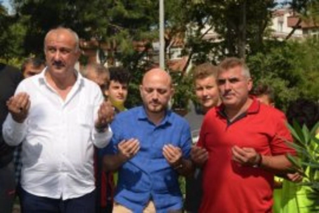 İSTANBUL BAFRASPOR DUALARLA SAHAYA İNDİ - Resim 3