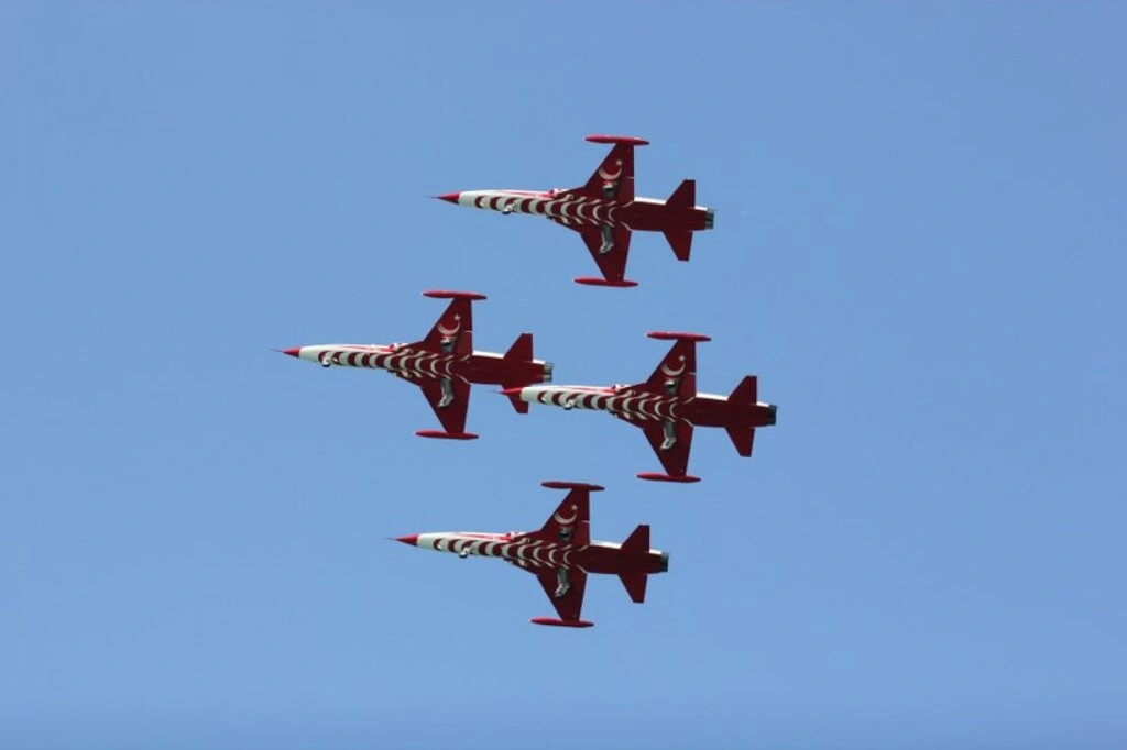 Türk Yıldızları, SOLOTÜRK, HÜRJET ve helikopter gösterileri nefesleri kesti - Resim 5