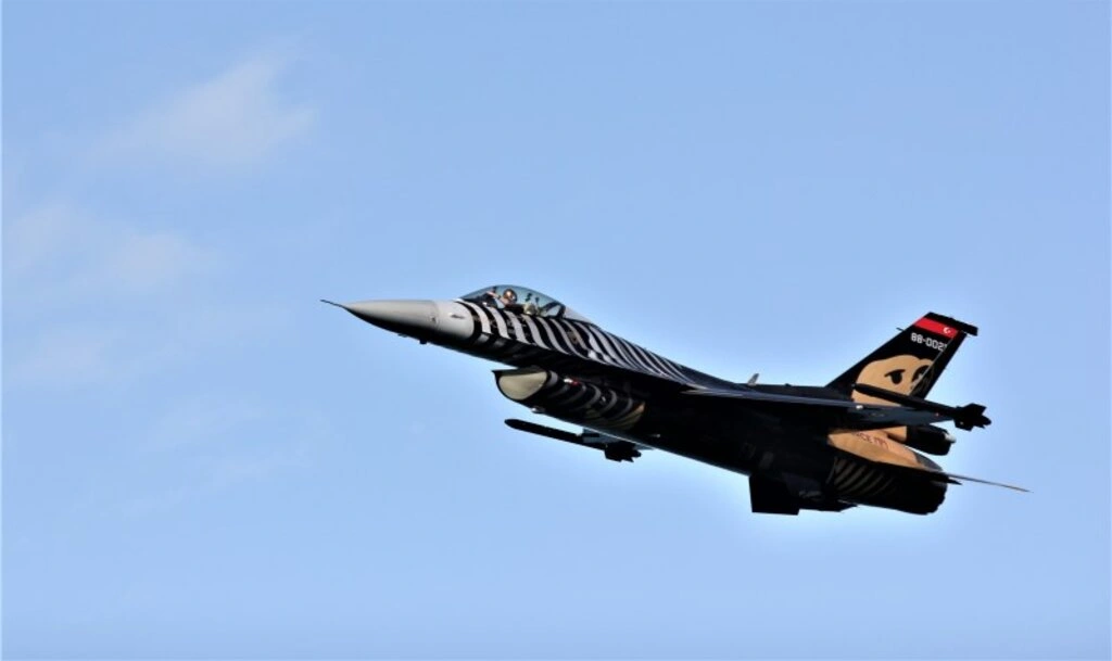 Türk Yıldızları, SOLOTÜRK, HÜRJET ve helikopter gösterileri nefesleri kesti - Resim 6