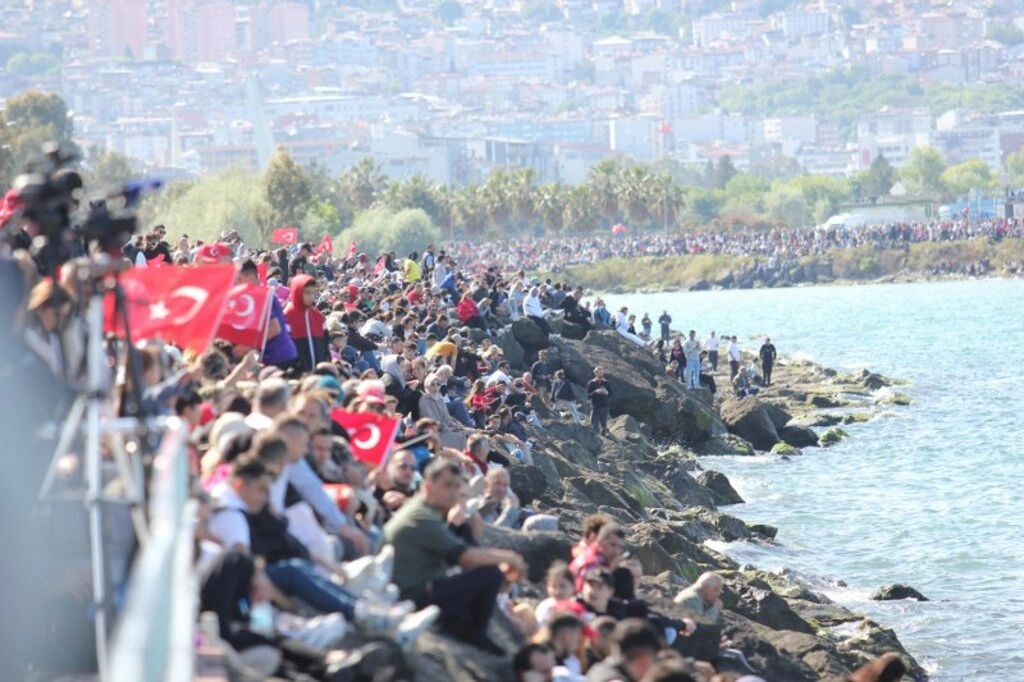 Türk Yıldızları, SOLOTÜRK, HÜRJET ve helikopter gösterileri nefesleri kesti - Resim 10
