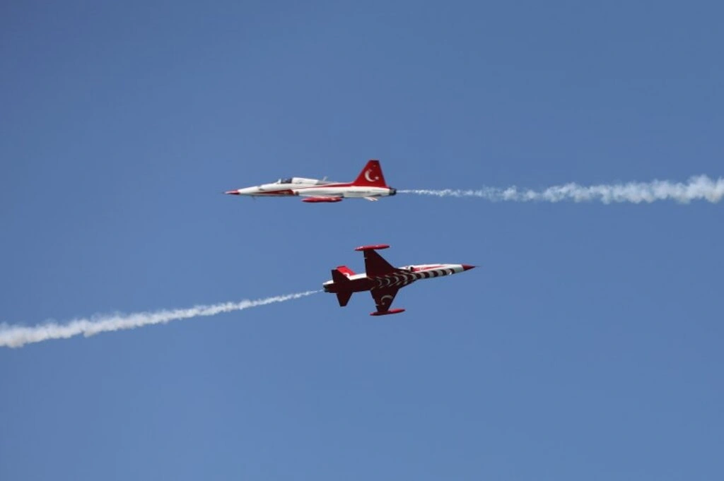 Türk Yıldızları, SOLOTÜRK, HÜRJET ve helikopter gösterileri nefesleri kesti - Resim 19