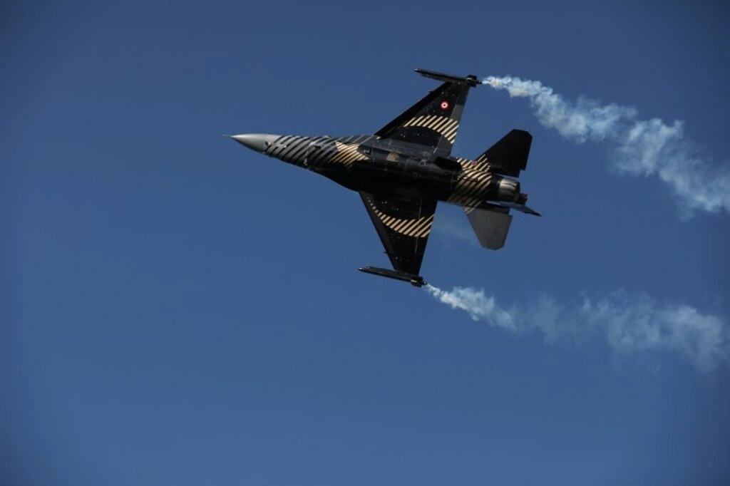 Türk Yıldızları, SOLOTÜRK, HÜRJET ve helikopter gösterileri nefesleri kesti - Resim 33