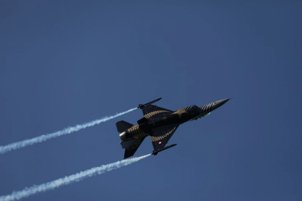 Türk Yıldızları, SOLOTÜRK, HÜRJET ve helikopter gösterileri nefesleri kesti - Resim 35
