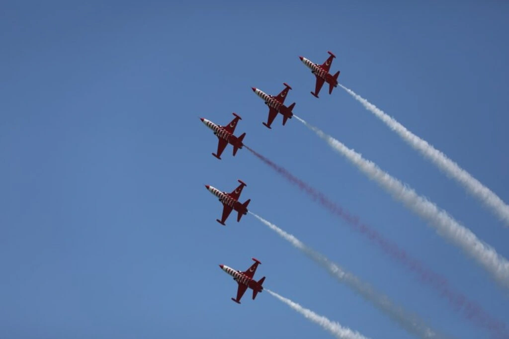 Türk Yıldızları, SOLOTÜRK, HÜRJET ve helikopter gösterileri nefesleri kesti - Resim 39