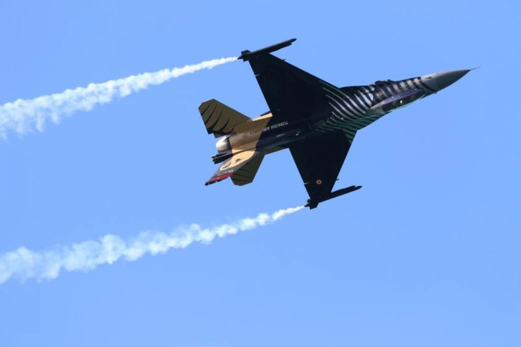 Türk Yıldızları, SOLOTÜRK, HÜRJET ve helikopter gösterileri nefesleri kesti - Resim 41