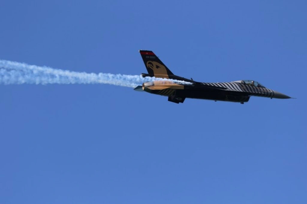 Türk Yıldızları, SOLOTÜRK, HÜRJET ve helikopter gösterileri nefesleri kesti - Resim 42
