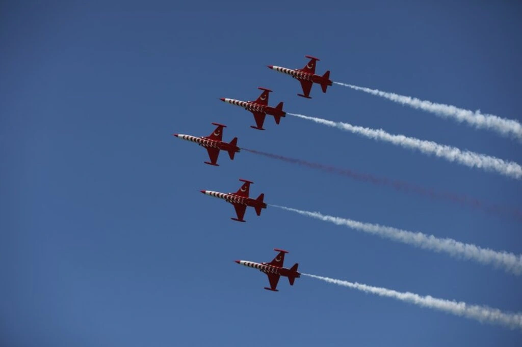 Türk Yıldızları, SOLOTÜRK, HÜRJET ve helikopter gösterileri nefesleri kesti - Resim 48