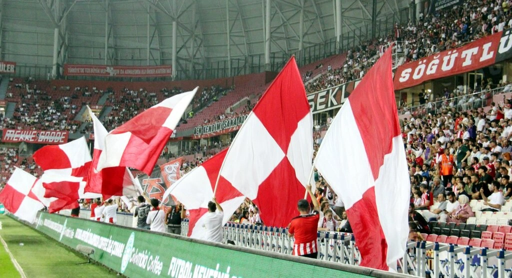 Samsunspor'un Beşiktaş Maçında Stadyum Dolmadı Ama Tribünler Güzeldi - Resim 4