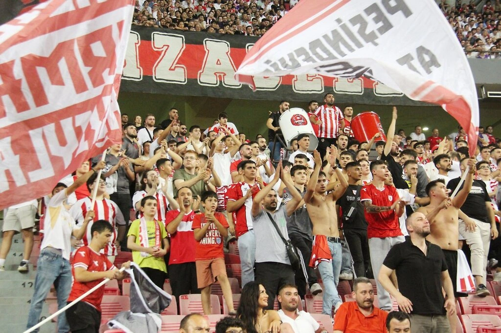 Samsunspor'un Beşiktaş Maçında Stadyum Dolmadı Ama Tribünler Güzeldi - Resim 11