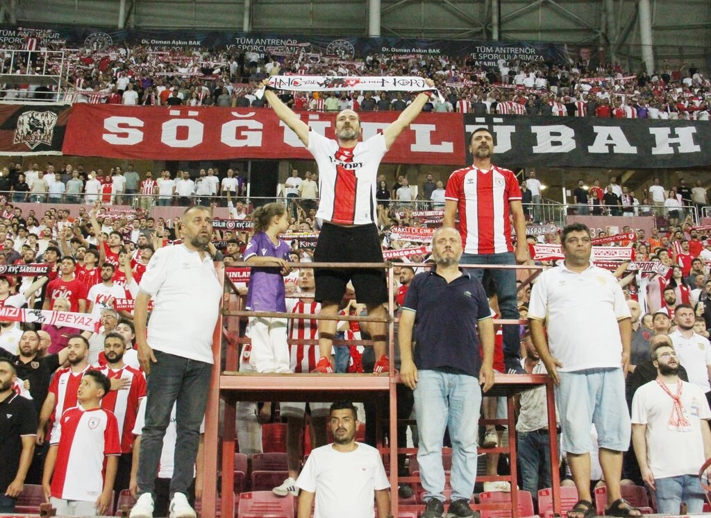 Samsunspor'un Beşiktaş Maçında Stadyum Dolmadı Ama Tribünler Güzeldi - Resim 12