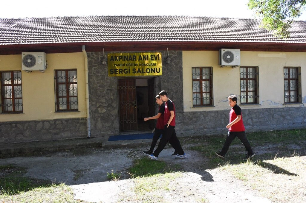 Ladik'teki Tarihi Akpınar Fen Lisesi, Müzeyi Andıran Sergi Alanına Sahip - Resim 8