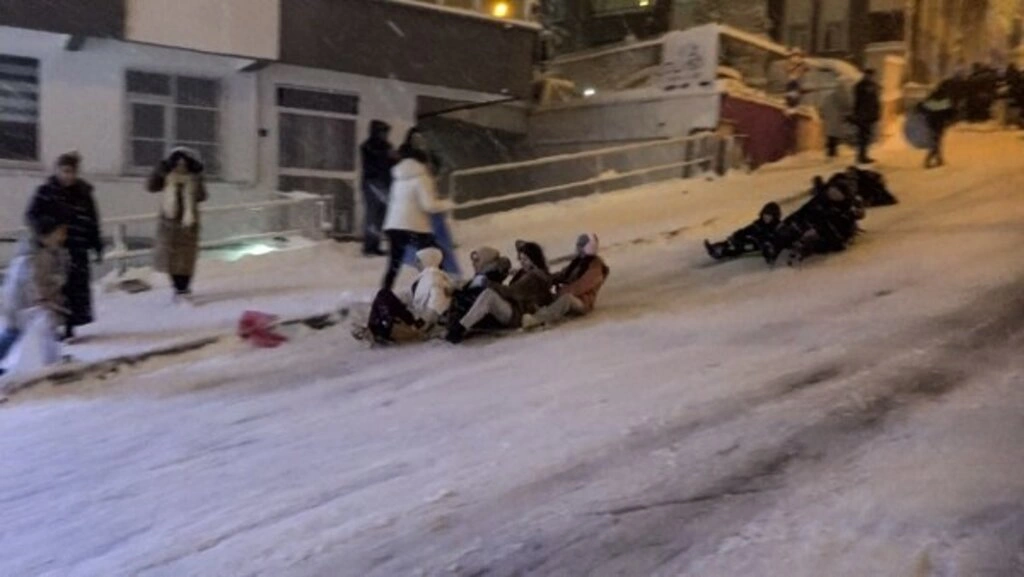 Samsun’da Kar Eğlencesi! Şehirden Renkli Görüntüler... - Resim 5