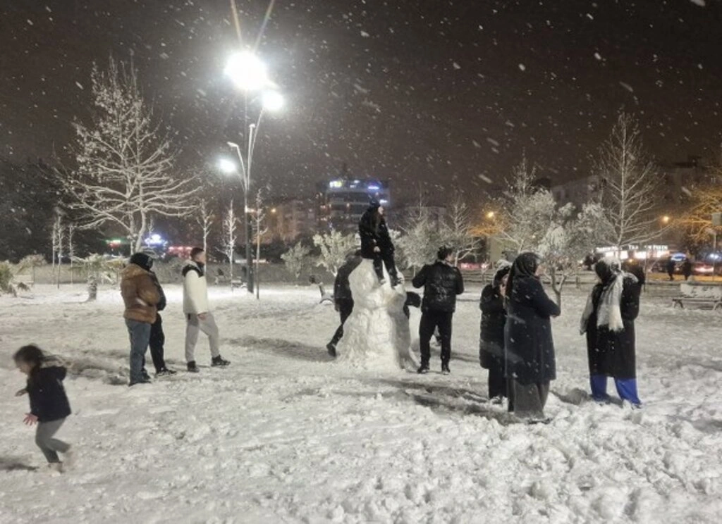 Samsun’da Kar Eğlencesi! Şehirden Renkli Görüntüler... - Resim 6