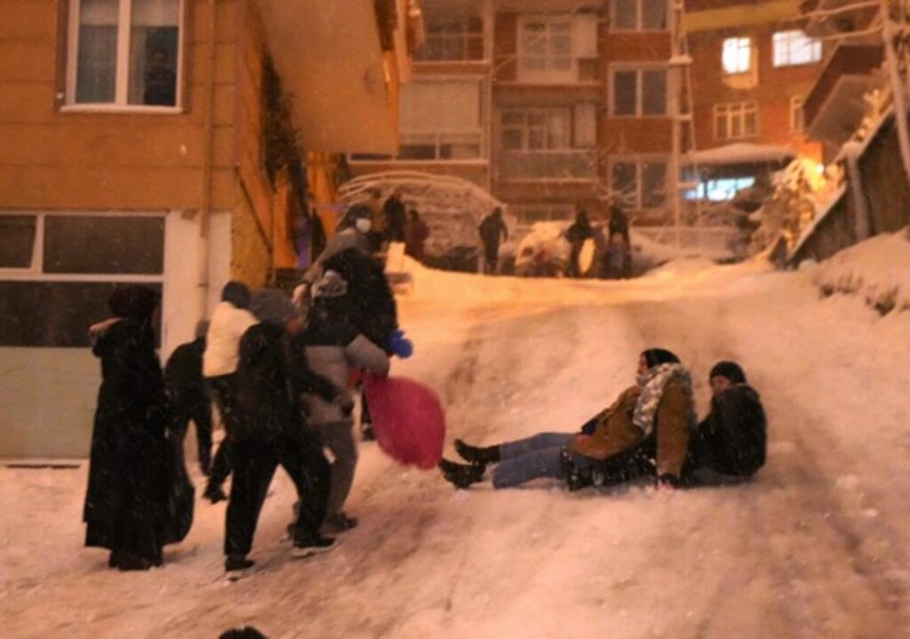 Samsun’da Kar Eğlencesi! Şehirden Renkli Görüntüler... - Resim 8