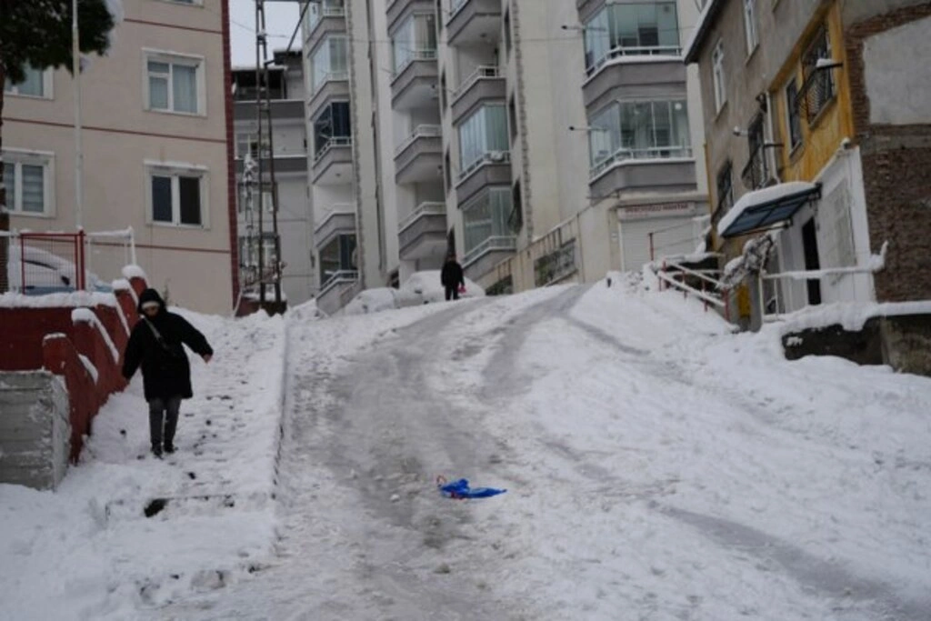 Samsun’da Kar Eğlencesi! Şehirden Renkli Görüntüler... - Resim 20