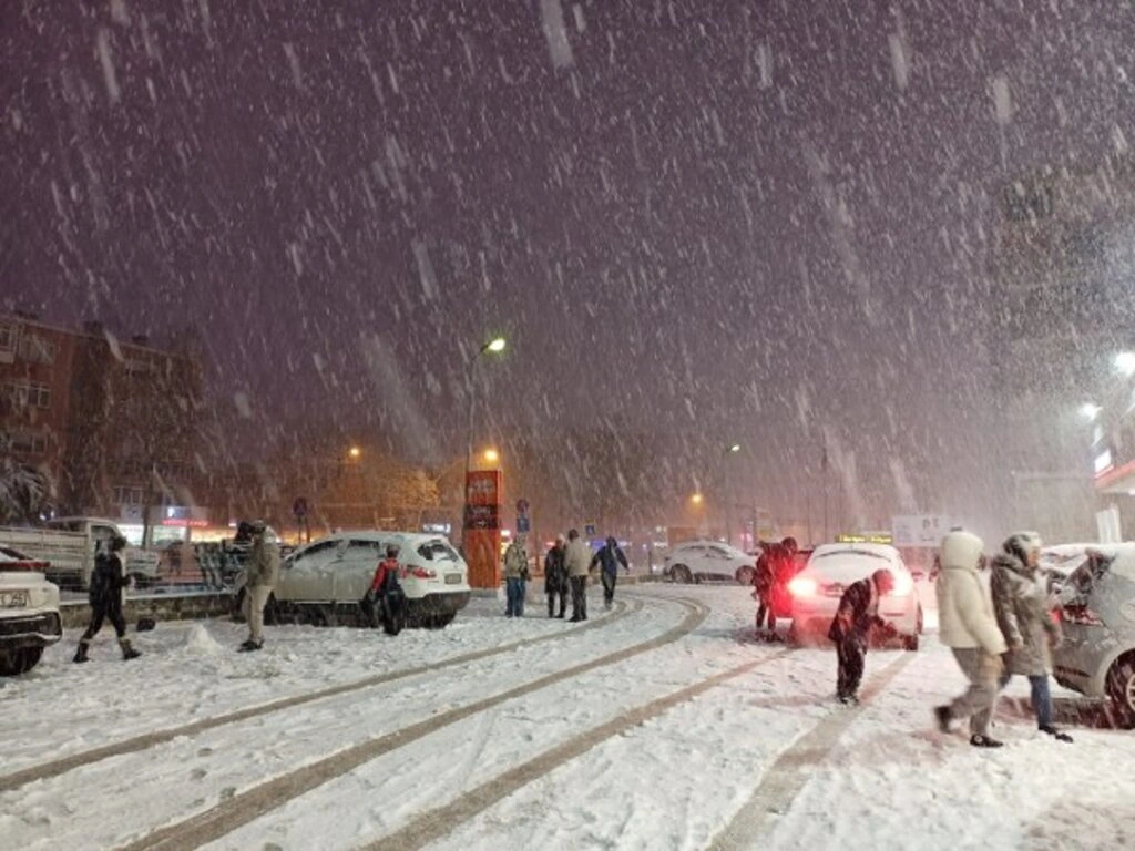 Samsun’da Kar Eğlencesi! Şehirden Renkli Görüntüler... - Resim 27