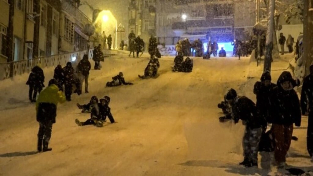 Samsun’da Kar Eğlencesi! Şehirden Renkli Görüntüler... - Resim 68