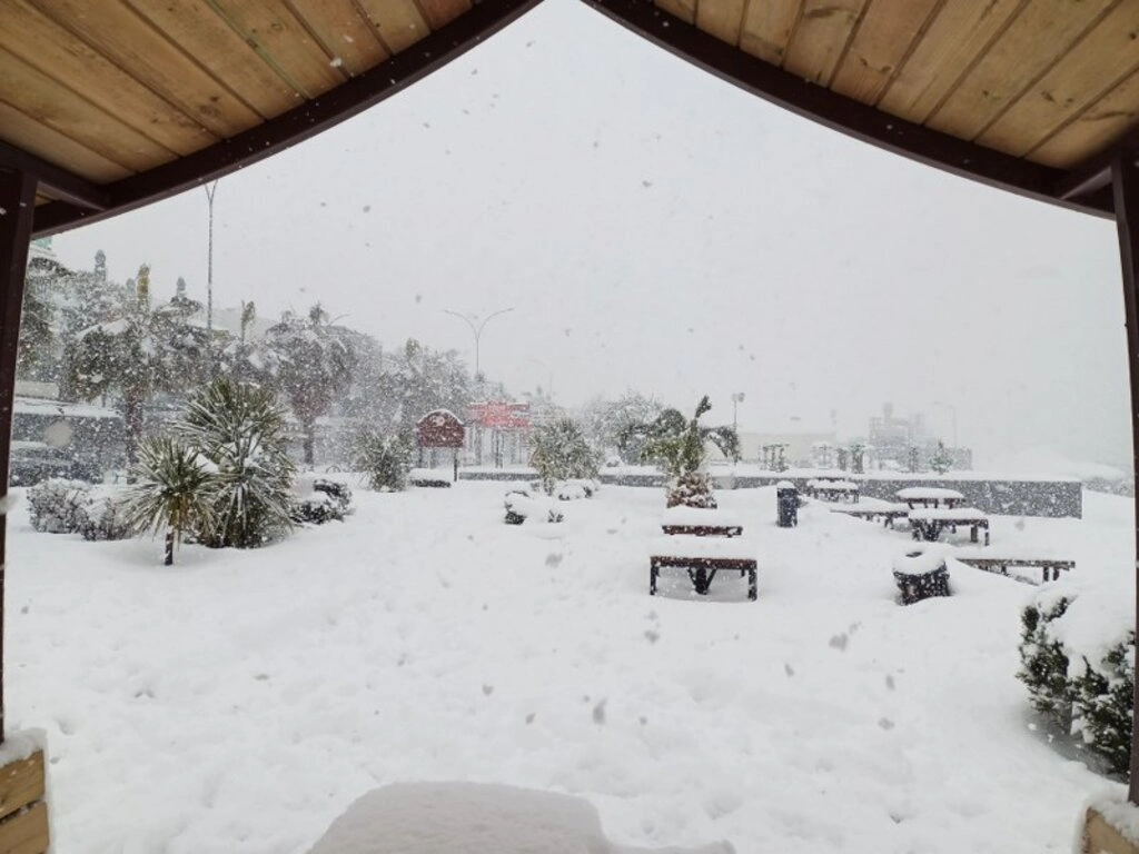Samsun'da Muhteşem Görüntüler: Amazon Adası Kayak Pistine Dönüştü, Atakum Sahilinde Masalsı Kar Manzarası - Resim 19