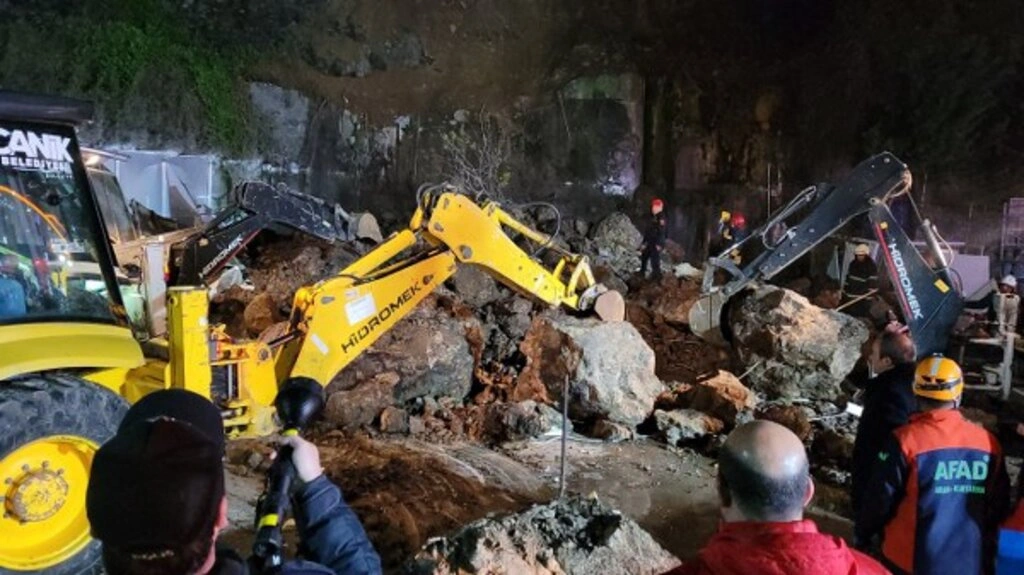 Samsun'daki Heyelan Faciasından Görüntüler - Resim 11