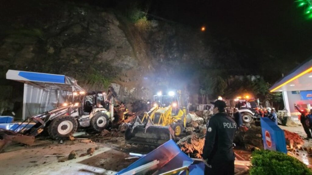 Samsun'daki Heyelan Faciasından Görüntüler - Resim 13